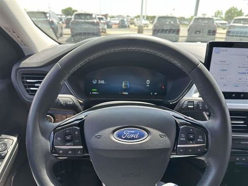 Used 2023 Ford Escape Platinum AWD/4WD image 17