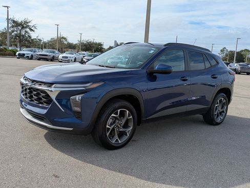 Used 2024 Chevrolet Trax LT w/ Driver Confidence Package image 9