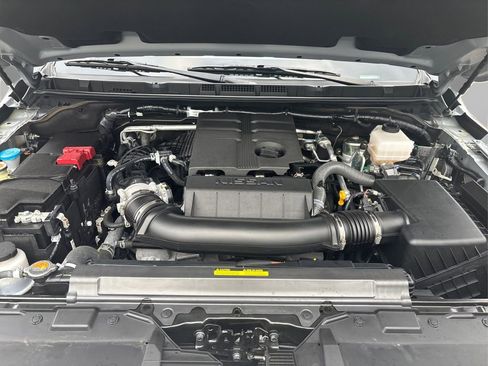 Certified 2025 Nissan Frontier PRO-4X image 12
