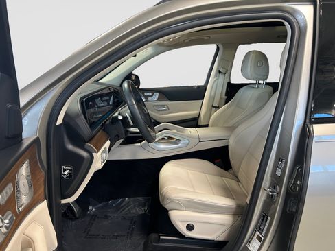 Used 2023 Mercedes-Benz GLS 450 4MATIC image 10