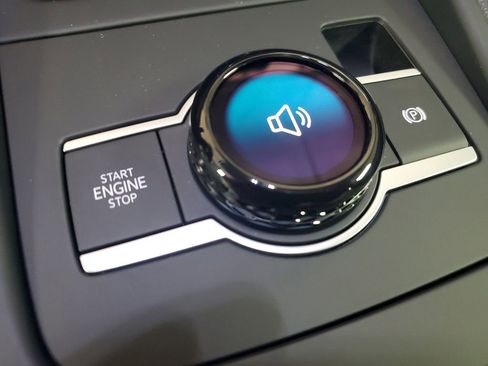 New 2025 Volkswagen Tiguan SE image 23