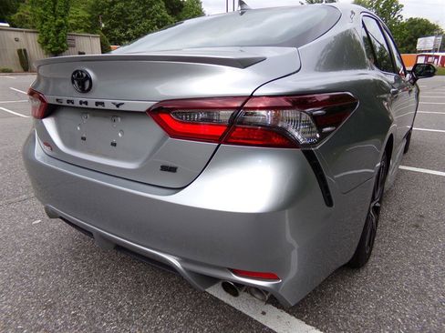 Used 2022 Toyota Camry SE FWD image 7