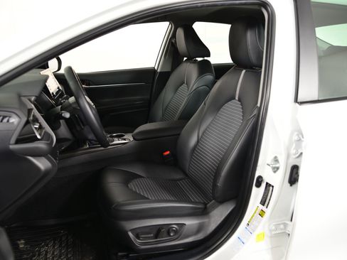 Used 2022 Toyota Camry SE w/ Convenience Package image 5