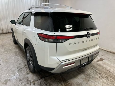 Certified 2024 Nissan Pathfinder SL w/ SL Premium Package image 2