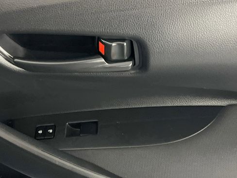 Used 2025 Toyota Corolla LE image 31