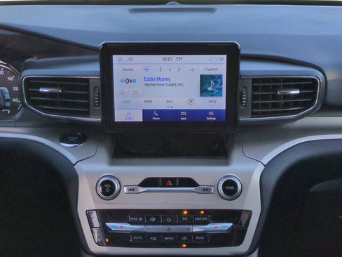 Certified 2022 Ford Explorer XLT w/ Equipment Group 202A image 18