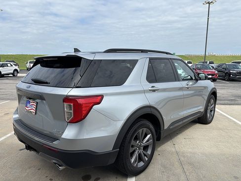 Used 2023 Ford Explorer XLT w/ Equipment Group 202A AWD/4WD image 5