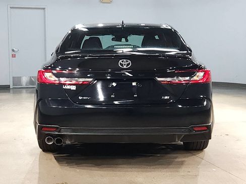 Used 2025 Toyota Camry SE FWD image 6
