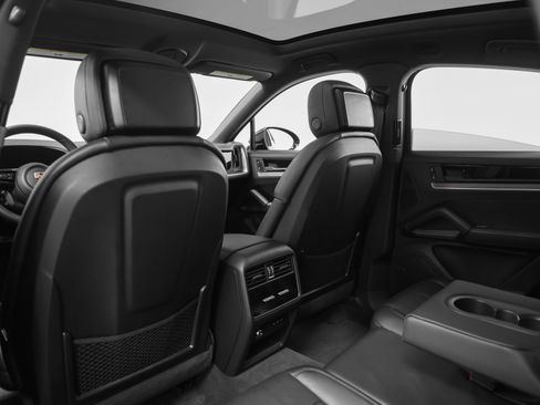 Certified 2024 Porsche Cayenne Coupe AWD/4WD image 47
