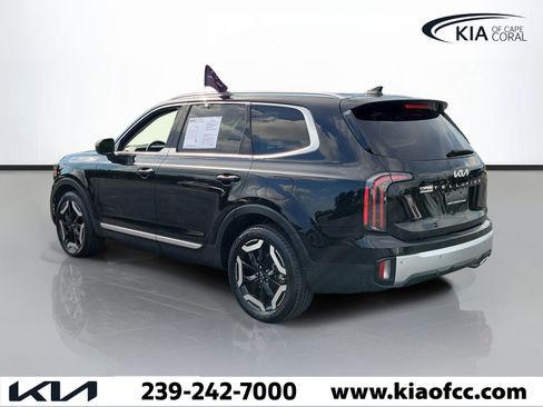 Certified 2024 Kia Telluride EX w/ EX Captain's Chair Package FWD image 4