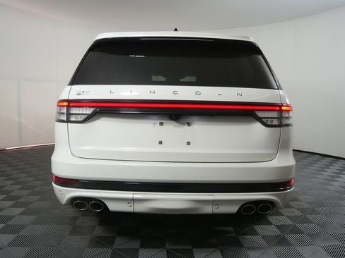 Used 2025 Lincoln Aviator Reserve w/ Jet Appearance Package RWD image 4
