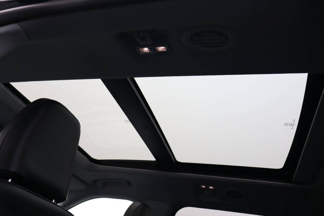 Used 2024 Ford Explorer XLT w/ Equipment Group 202A AWD/4WD image 7