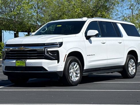 Used 2025 Chevrolet Suburban LT AWD/4WD image 15
