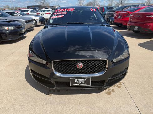 Used 2017 Jaguar XE Premium AWD/4WD image 2