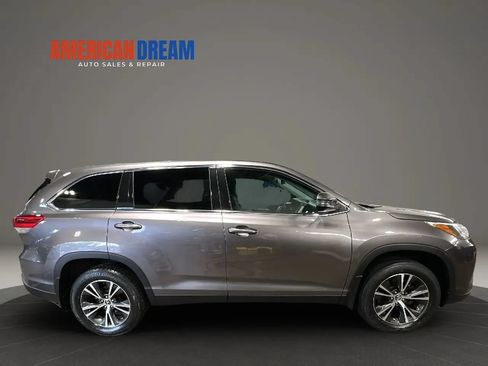 Used 2019 Toyota Highlander Plus AWD/4WD image 6