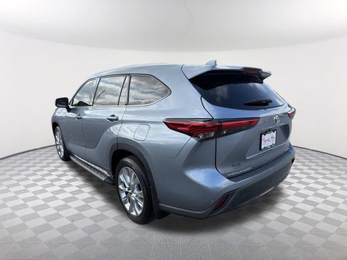 Used 2022 Toyota Highlander Limited image 8
