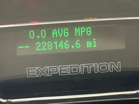 Used 2012 Ford Expedition XLT AWD/4WD image 19