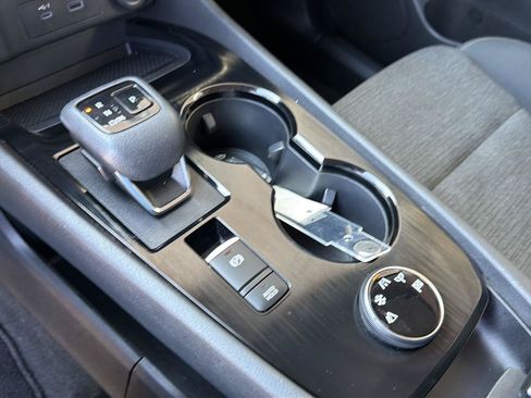 Used 2022 Nissan Rogue S AWD/4WD image 26