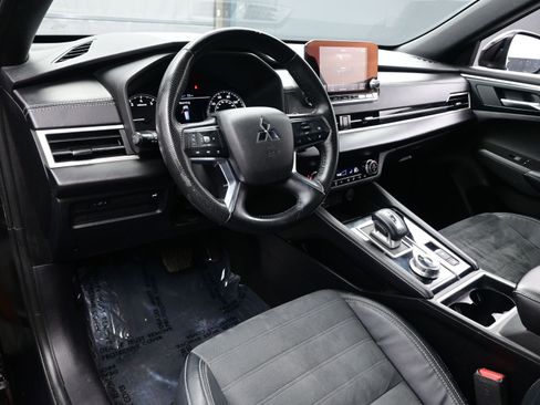 Used 2022 Mitsubishi Outlander SEL Black Edition image 13