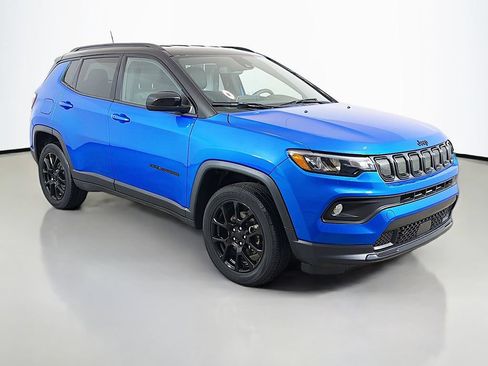 Used 2022 Jeep Compass Latitude AWD/4WD image 38