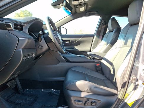 Certified 2024 Toyota Venza Limited image 15