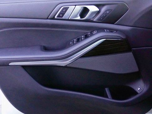 Certified 2025 BMW X5 xDrive50e w/ Premium Package image 32