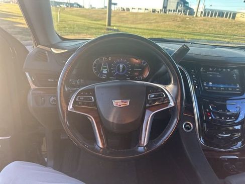Used 2018 Cadillac Escalade ESV Luxury image 5