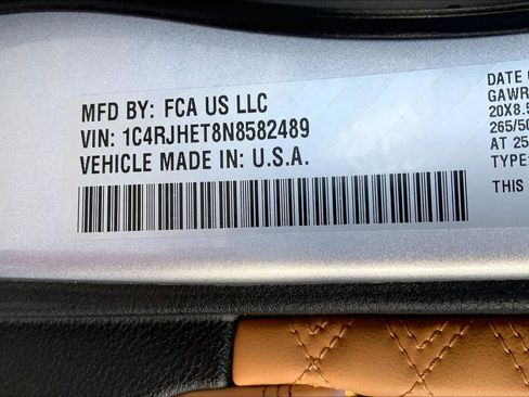 Used 2022 Jeep Grand Cherokee Summit w/ Luxury Tech Group V image 33