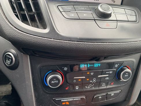 Used 2019 Ford Escape SE image 15