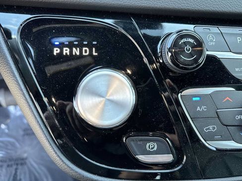 Used 2025 Chrysler Pacifica Select FWD image 38