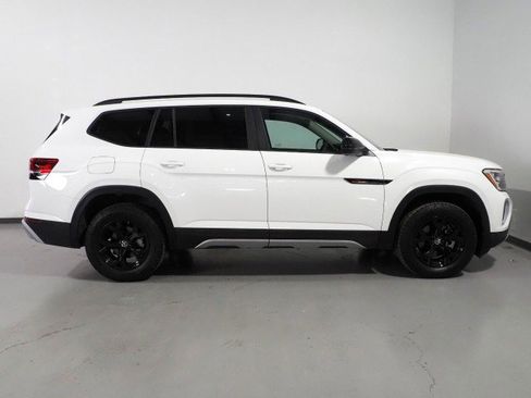 Used 2025 Volkswagen Atlas Peak Edition image 5