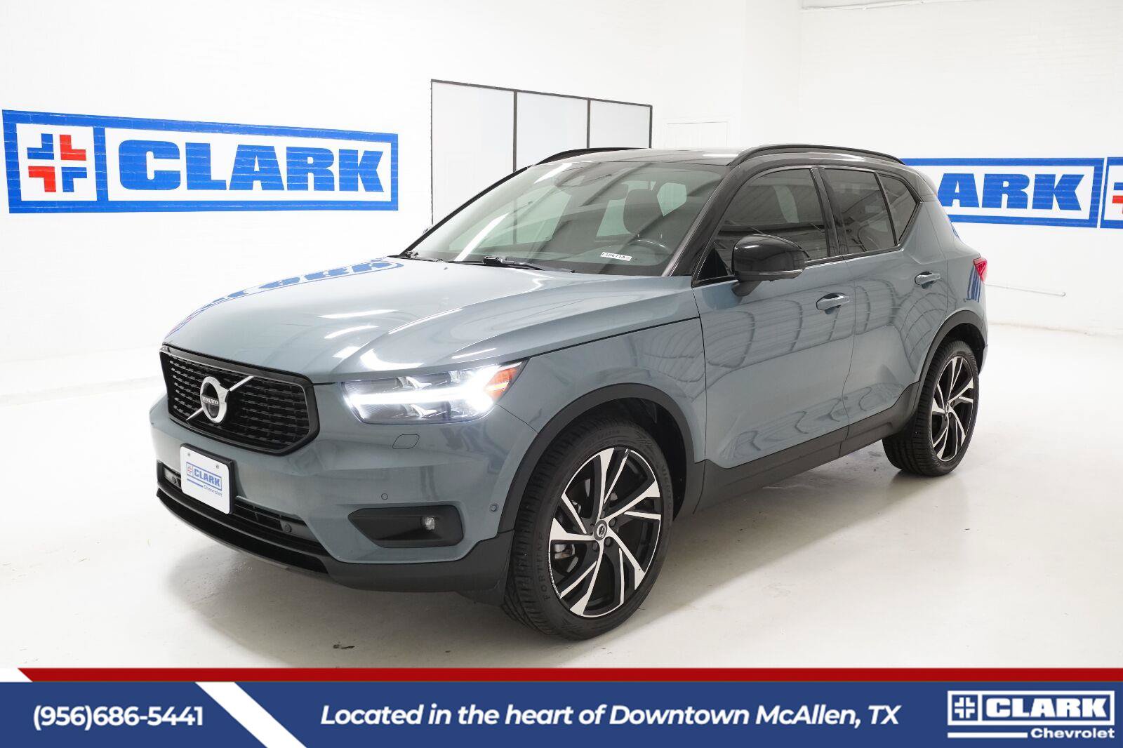 Used 2021 Volvo XC40 T4 R-Design w/ Protection Package Premier FWD image 1