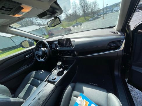Used 2023 Nissan Rogue SL image 11