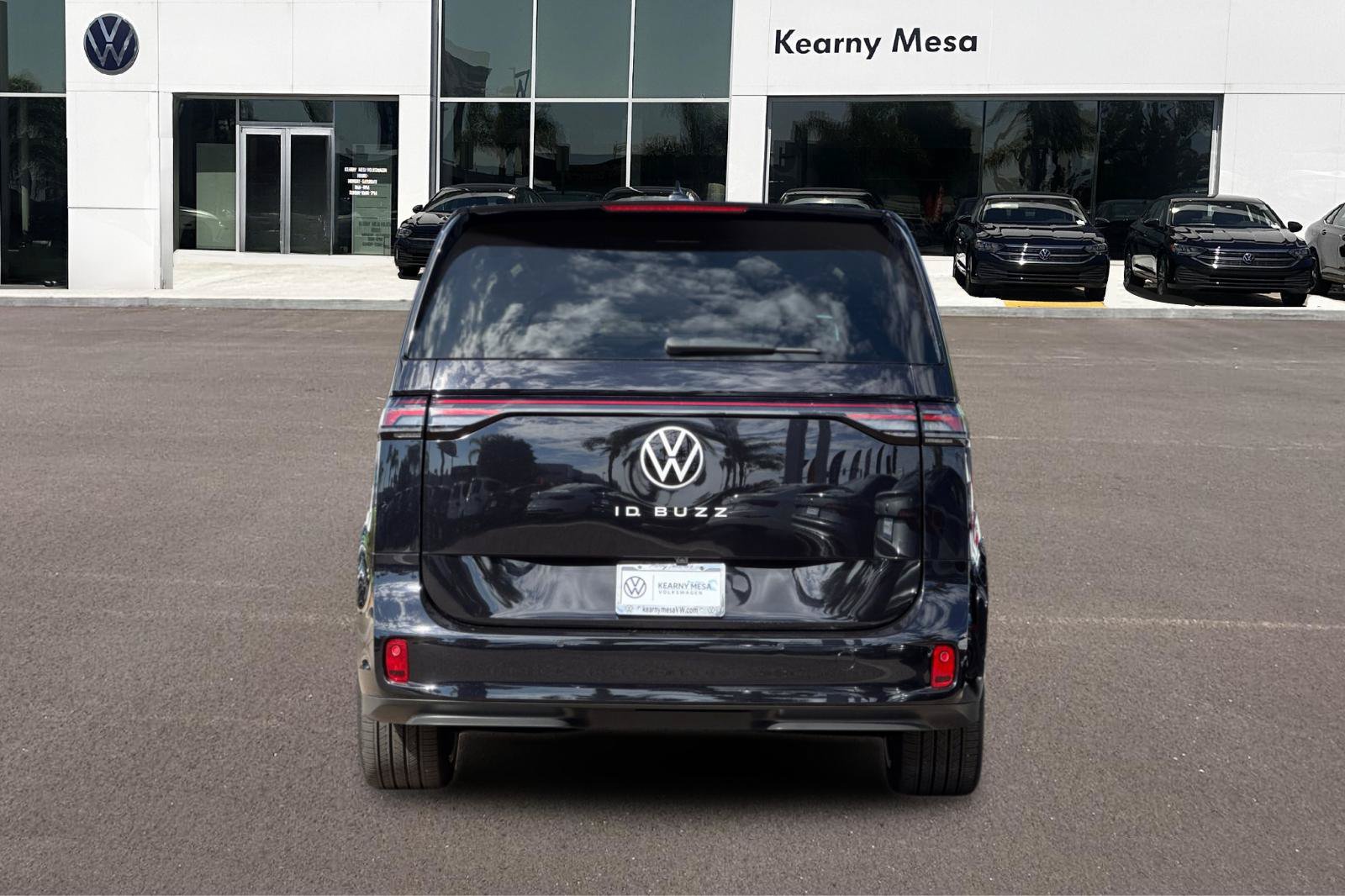 Used 2025 Volkswagen ID. Buzz Pro S RWD image 5
