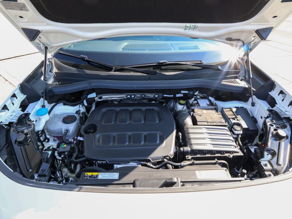 Certified 2025 Volkswagen Tiguan SE R-Line AWD/4WD image 34