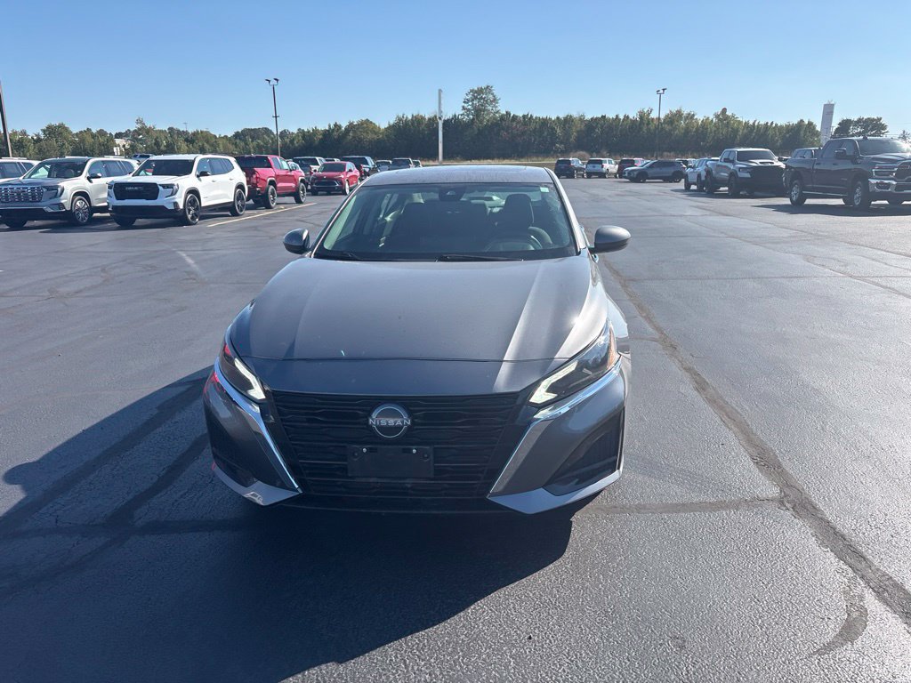 Used 2023 Nissan Altima 2.5 SV w/ SV Premium Package AWD/4WD image 7