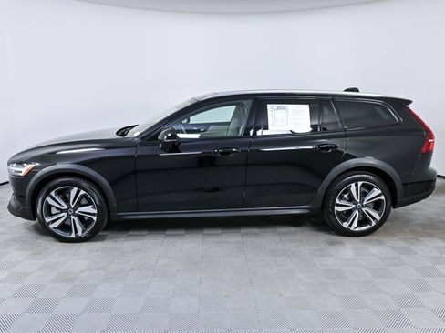Used 2025 Volvo V60 B5 Cross Country Plus AWD/4WD image 2