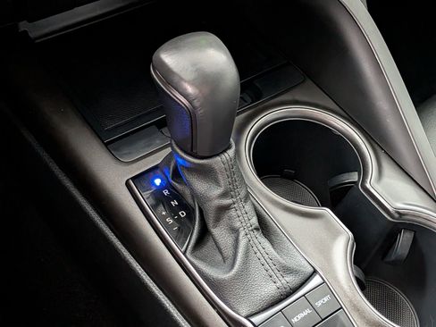 Used 2024 Toyota Camry SE image 23