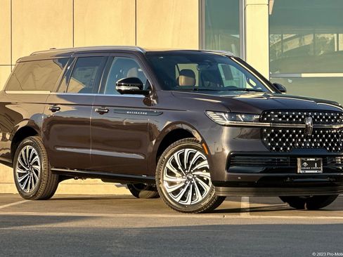New 2025 Lincoln Navigator L Black Label image 1