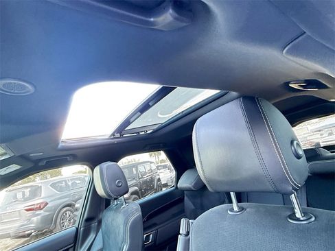 Used 2023 Land Rover Discovery S R-Dynamic image 24