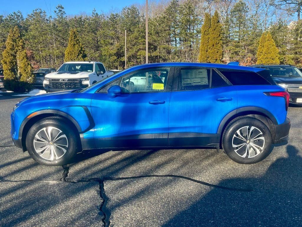 New 2025 Chevrolet Blazer EV LT AWD/4WD image 2