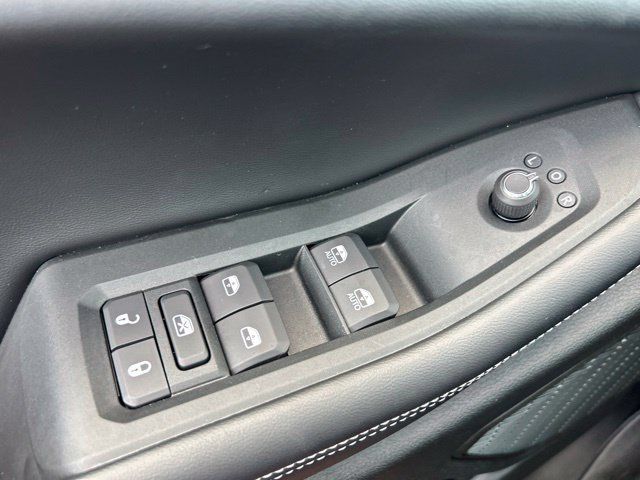 Used 2025 Jeep Grand Cherokee Limited RWD image 17