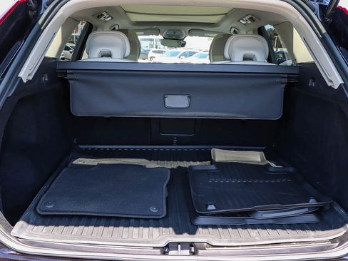 Used 2023 Volvo XC60 B5 Plus w/ Protection Package Premier FWD image 24