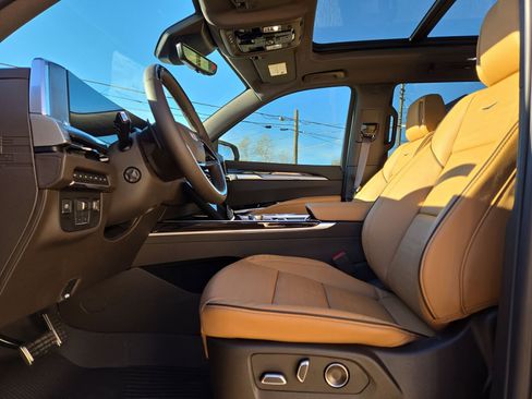 New 2026 Cadillac Escalade Luxury w/ Touring Package image 16