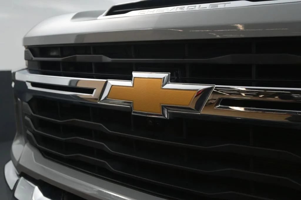 Used 2024 Chevrolet Silverado 2500 LT AWD/4WD image 9