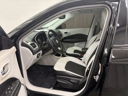 Used 2019 Jeep Compass Latitude w/ Popular Equipment Group image 9