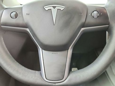 Used 2022 Tesla Model Y Performance image 41