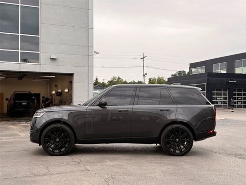 Used 2025 Land Rover Range Rover SE AWD/4WD image 6