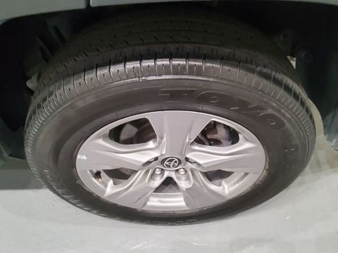 Used 2024 Toyota RAV4 XLE FWD image 44
