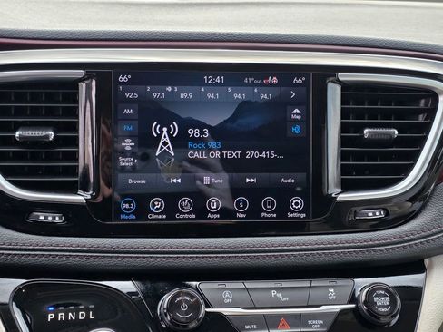 Used 2020 Chrysler Pacifica Limited image 22